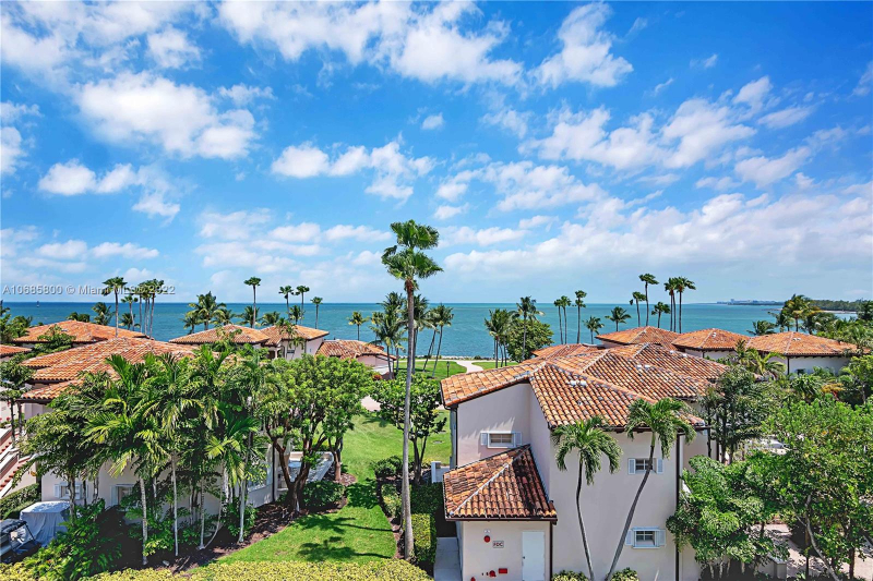 FIND YOUR PIECE OF PARADISE ON FISHER ISLAND, FL